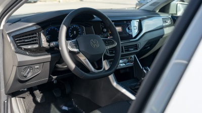 VW POLO 1.0 TSI LIFE (pohľad do interiéru)