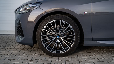 BMW 223i Active Tourer (pohľad spredu)