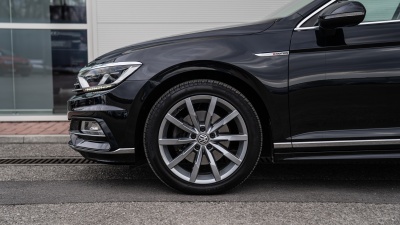 VW Passat Variant 2.0 TDI  R-Line 4x4 DSG  (pohľad do interiéru)