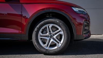 AUDI Q5 2.0 TDI Quattro Advanced (pohľad do interiéru)