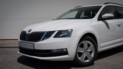 Škoda Octavia 1.6 TDI Ambition (pohľad do interiéru)