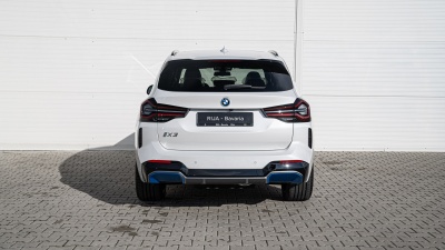 BMW iX3 (pohľad do interiéru)