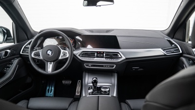 BMW X5 xDrive 30d (pohľad do interiéru)