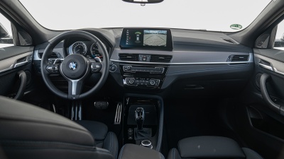 BMW X2 18d xDrive (pohľad do interiéru)
