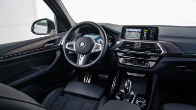 BMW X3 20i xDrive (pohľad do interiéru)