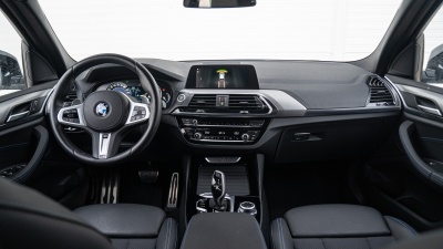 BMW X3 20d xDrive  (pohľad do interiéru)