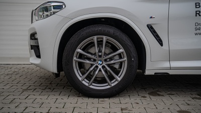 BMW X3 20d xDrive  (pohľad spredu)