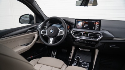 BMW X4 20i xDrive  (pohľad do interiéru)
