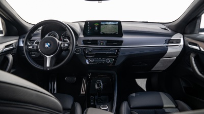 BMW X2 20i xDrive (pohľad do interiéru)