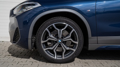 BMW X2 20i xDrive (pohľad spredu)