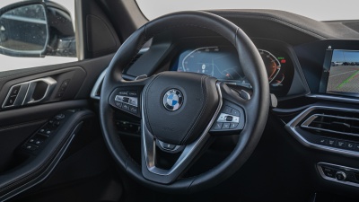 BMW X5 30d xDrive  (pohľad do interiéru)