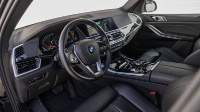 BMW X5 30d xDrive  (pohľad do interiéru)