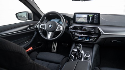 BMW 520d xDrive Sedan (pohľad do interiéru)
