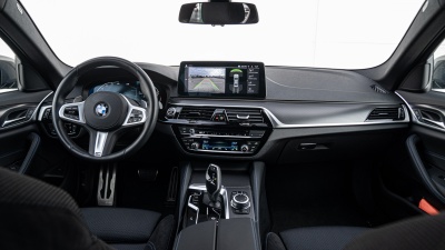 BMW 520d xDrive Sedan (pohľad do interiéru)