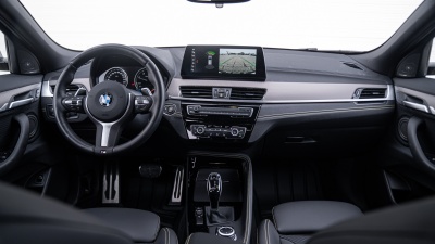 BMW X2 18d sDrive  (pohľad do interiéru)