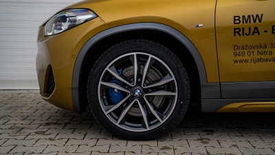 BMW X2 18d sDrive  (pohľad spredu)