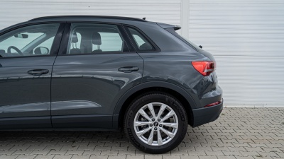 AUDI Q3 2.0 TDI Basis (pohľad do interiéru)