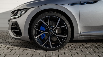 VW Arteon SB 2.0 TSI R 4x4 (pohľad do interiéru)