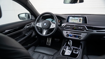 BMW 740d xDrive (pohľad do interiéru)