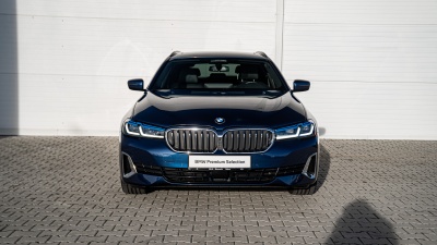 BMW 520d xDrive Touring (pohľad do interiéru)