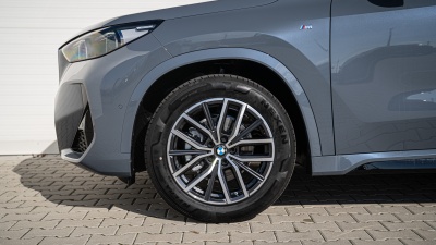 BMW X1 18d sDrive (pohľad spredu)