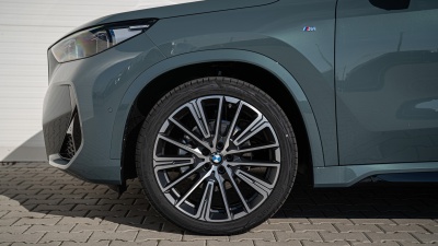 BMW X1 18d sDrive  (pohľad spredu)