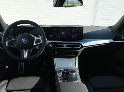 BMW 320e Sedan (pohľad do interiéru)