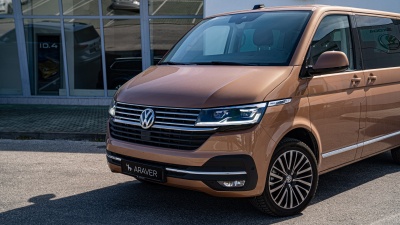 VW Multivan 2.0 TDI Highline 4x4 (pohľad do interiéru)