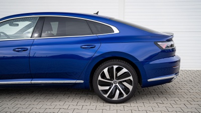 VW Arteon 2.0 TDI R-line (pohľad do interiéru)