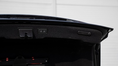 AUDI A8 3.0 TDI Quattro (pohľad zboku)