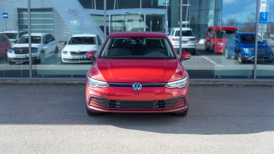 VW Golf 1.5 eTSI Life (pohľad zozadu)
