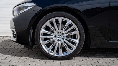 BMW 640i xDrive Gran Turismo (pohľad spredu)