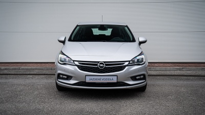 Opel Astra 1.6 CDTI Enjoy (pohľad spredu)