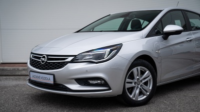 Opel Astra 1.6 CDTI Enjoy (pohľad do interiéru)