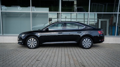 Škoda Superb 2.0 TDI Style (pohľad zboku)