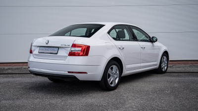 Škoda Octavia 1.6 TDI Ambition (pohľad spredu)
