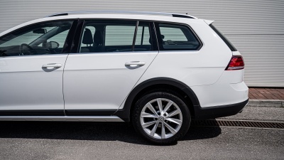 VW Golf Variant 2.0 TDI Alltrack 4x4 (pohľad do interiéru)
