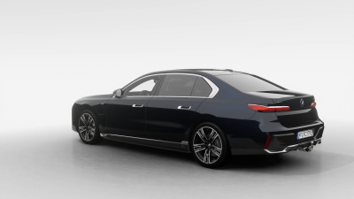 BMW 750e xDrive Sedan (pohľad zboku)