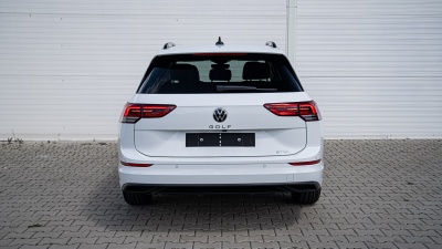 VW Golf Variant 1.5 TSI Life (pohľad zozadu)