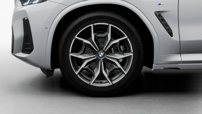 BMW X3 20i xDrive (pohľad spredu)