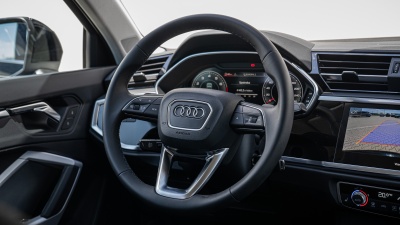 AUDI Q3 1.5 TFSI S line (pohľad do interiéru)