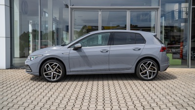 VW Golf 1.5 eTSI Style (pohľad zboku)