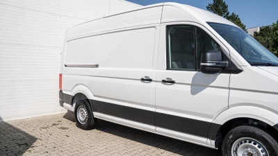 VW Crafter Basis  L3H3 35 2.0 TDI  (pohľad do interiéru)