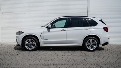 BMW X5 30d xDrive (pohľad zozadu)