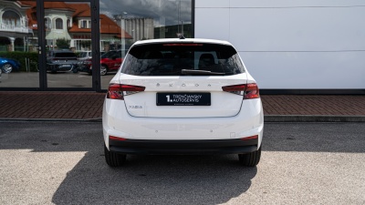 Škoda Fabia 1.0 Tsi Ambition (pohľad zozadu)