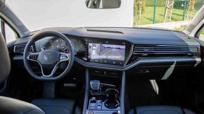VW Touareg 3.0 TDI Elegance  (pohľad do interiéru)