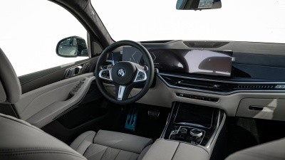 BMW X7 40i xDrive (pohľad do interiéru)
