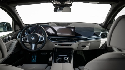 BMW X7 40i xDrive (pohľad do interiéru)