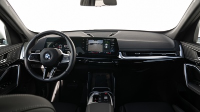 BMW X1 18i sDrive (pohľad do interiéru)