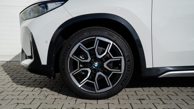 BMW X1 18i sDrive (pohľad spredu)